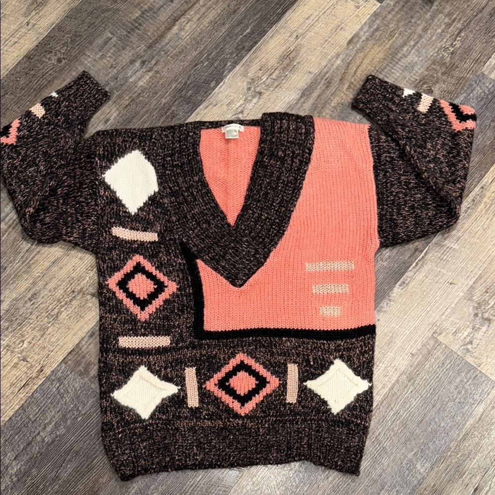 Women’s V-Neck Wool/Angora Sweater with Geometric Design